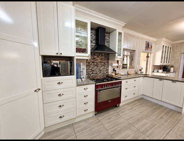 4 BEDROOM HOUSE FOR SALE IN GOLF PARK